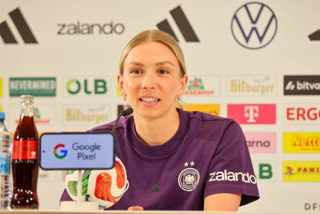 Herzogenaurach, Germany 16 April 2026 Preparation for the Womens World Cup qualifier Austria vs Germany Press conference in Herzogenaurach In the picture Elisa Senß Senss Germany at the press conference in Herzogenaurach Copyright: HMBxMedia MadeleinexFantini
