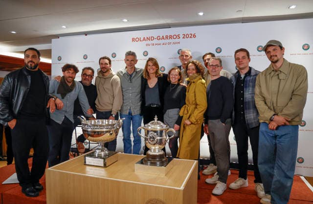 April 16, 2026, Paris, Paris, France: Gilles MORETTON President of FFT and Amo lie MAURESMO Director of the Roland Garros tournament posing withe French famous cooker during the press conference, PK, Pressekonferenz of the tennis Grand Slam of Roland Garros 2026, at Roland Garros Stadium - on April 16 2026 .Paris - France Paris France - ZUMAb253 20260416_zsp_b253_022 Copyright: xLoicxBaratouxx