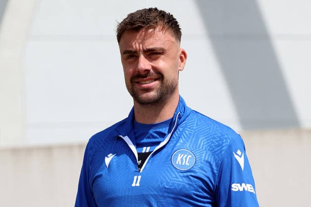 16 04 2026, xrekx, Soccer 2 Bundesliga , Karlsruher SC Training v l Philipp Förster Foerster Karlsruher SC DFL DFB REGULATIONS PROHIBIT ANY USE OF PHOTOGRAPHS as IMAGE SEQUENCES and or QUASI VIDEO Karlsruhe