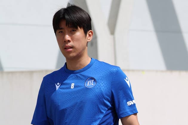 16 04 2026, xrekx, Soccer 2 Bundesliga , Karlsruher SC Training v l Hyeok kyu Kwon Karlsruher SC DFL DFB REGULATIONS PROHIBIT ANY USE OF PHOTOGRAPHS as IMAGE SEQUENCES and or QUASI VIDEO Karlsruhe