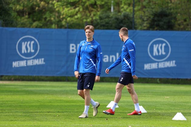 16 04 2026, xrekx, Soccer 2 Bundesliga , Karlsruher SC Training v l Dzenis Burnic Karlsruher SC Marvin Wanitzek Karlsruher SC DFL DFB REGULATIONS PROHIBIT ANY USE OF PHOTOGRAPHS as IMAGE SEQUENCES and or QUASI VIDEO Karlsruhe