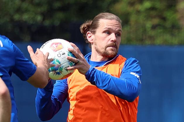 16 04 2026, xrekx, Soccer 2 Bundesliga , Karlsruher SC Training v l Sebastian Jung Karlsruher SC DFL DFB REGULATIONS PROHIBIT ANY USE OF PHOTOGRAPHS as IMAGE SEQUENCES and or QUASI VIDEO Karlsruhe