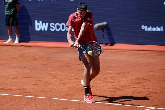 April 16, 2026, Barcelona, Barcelona, Spain: Lorenzo Sonego of Italy in action against Andrey Rublev of Russia during the Round of 16 tennis match of the Barcelona Open Banc Sabadell - Conde Godo 2026 Day 6 at Real Club de Tenis Barcelona on April 16, 2026 in Barcelona, Spain. Barcelona Spain - ZUMAa181 20260416_zaa_a181_045 Copyright: xJavierxBorregox