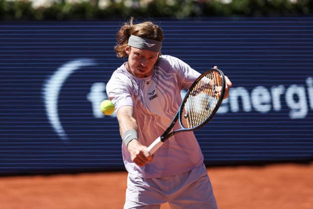 April 16, 2026, Barcelona, Barcelona, Spain: Andrey Rublev of Russia in action against Lorenzo Sonego of Italy during the Round of 16 tennis match of the Barcelona Open Banc Sabadell - Conde Godo 2026 Day 6 at Real Club de Tenis Barcelona on April 16, 2026 in Barcelona, Spain. Barcelona Spain - ZUMAa181 20260416_zaa_a181_049 Copyright: xJavierxBorregox