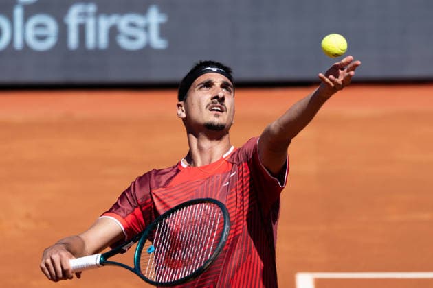 April 16, 2026, Barcelona, Barcelona, Spain: Italian professional ATP, Tennis Herren Tour tennis player LORENZO SONEGO (ITA) serves during the round of 16 match against ANDREY RUBLEV (RUS) at the Barcelona Open Banc Sabadell ATP 500 tennis tournament at the Real Club de Tenis Barcelona on April 16, 2026 in Barcelona, Spain. Barcelona Spain - ZUMAs316 20260416_znp_s316_002 Copyright: xMartixSeguraxRamonedax