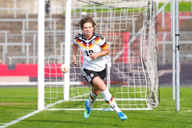 16 04 2026, xydrx, Football, International match, European Championship Qualification U19 Women, Germany France, Uhlenkrug Stadium Goal celebration after the goal to 1 0 for Germany by scorer Rosa Rueckert GER, 10 DFB regulations prohibit any use of photographs as image sequences and or quasi video Copyright: HMBxMedia YannisxDreimann