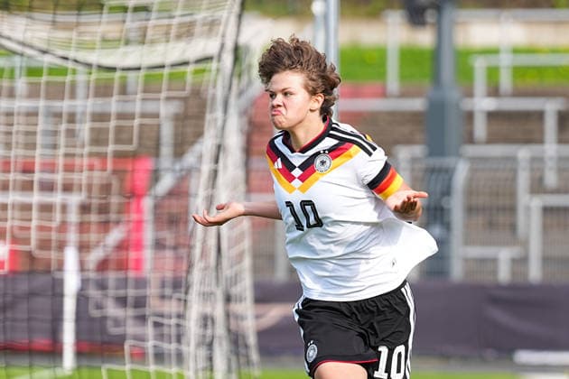 16 04 2026, xydrx, Football, International match, European Championship Qualification U19 Women, Germany France, Uhlenkrug Stadium Goal celebration after the goal to 1 0 for Germany by scorer Rosa Rueckert GER, 10 DFB regulations prohibit any use of photographs as image sequences and or quasi video Copyright: HMBxMedia YannisxDreimann