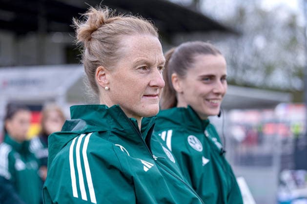 16 04 2026, Essen, Football, UEFA Womens UNDER 19 Championship qualification, Germany France, Stadion Uhlenkrug, Season 2025 2026 Head coach Melanie Behringer Coach Germany U19 hc DFB regulations prohibit any use of photographs as image sequences and or quasi video Nordrhein Westfalen Germany