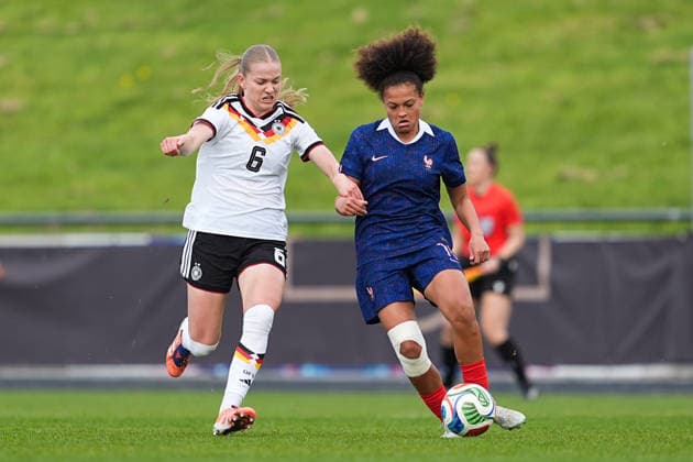 16 04 2026, xydrx, Football, International match, European Championship Qualification U19 Women, Germany France, Uhlenkrug Stadium Marie Gmeineder GER, 6 in duel against Ornella Graziani FRA, 10 DFB regulations prohibit any use of photographs as image sequences and or quasi video Copyright: HMBxMedia YannisxDreimann