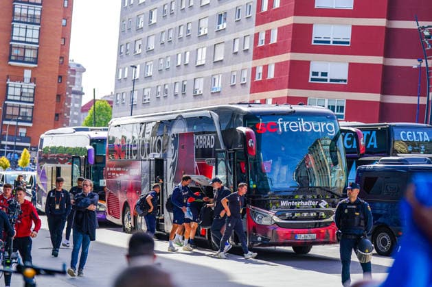 Spain Football UEFA Europa League 2025 2026, Quarterfinal second leg Celta Vigo vs SC Freiburg Balaidos Vigo Arrival Team SC Freiburg, Team coach, Klemens Hartenbach SC Freiburg, Sports Director Copyright: xJOERANxSTEINSIEKx