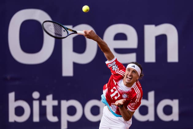 MUNICH, GERMANY - APRIL 16: Alexander Zverev (GER) wearing a FC Bayern Muenchen jersey during the BMW Open by Bitpanda Doubles match between Marcel Melo (BRA) Alexander Zverev (GER) vs Sadio Doumbia (FRA) Fabien Reboul (FRA) at MTTC Iphitos on April 16, 2026 in Munich, Germany. Bavaria Germany Copyright: xSteffiexWunderlx