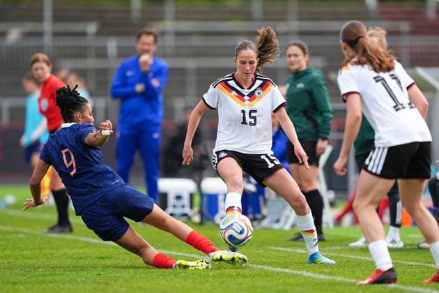 16 04 2026, xydrx, Football, International, European Championship Qualification U19 Women, Germany France, Uhlenkrug Stadium Celia Chabod FRA, 9 in duel against Maj Schneider GER, 15 DFB regulations prohibit any use of photographs as image sequences and or quasi video Copyright: HMBxMedia YannisxDreimann