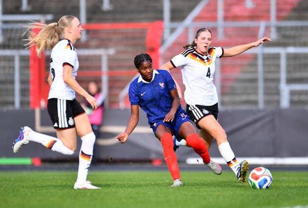 Soccer UEFA U19 Junior European Championship Qualification Germany France on 16 04 2026 at Stadion Uhlenkrug in Essen Lea Morissaint France , center scores to 1 1 Luzie Zähringer Germany , left Lina Szaraz Germany , right DFB regulations prohibit any use of photographs as image sequences and or quasi video Nordrhein Westfalen Germany