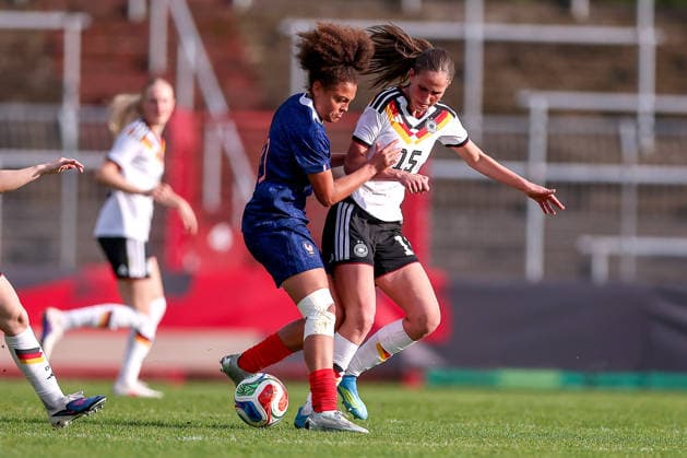 16 04 2026, Essen, Football, UEFA Womens UNDER 19 Championship qualification, Germany France, Stadion Uhlenkrug, Saison 2025 2026 Ornella Graziani France U19 10 in duel against Maj Schneider Germany U19 15 DFB regulations prohibit any use of photographs as image sequences and or quasi video Nordrhein Westfalen Germany