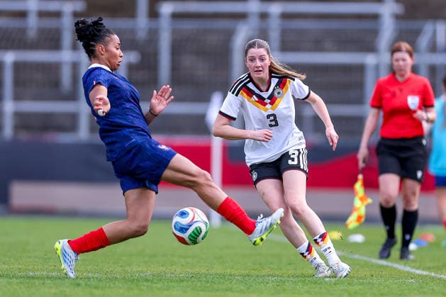 16 04 2026, Essen, Football, UEFA Womens UNDER 19 Championship qualification, Germany France, Stadion Uhlenkrug, Saison 2025 2026 Lenelotte Müller Germany U19 03 in duel against Celia Chabod France U19 09 DFB regulations prohibit any use of photographs as image sequences and or quasi video Nordrhein Westfalen Germany