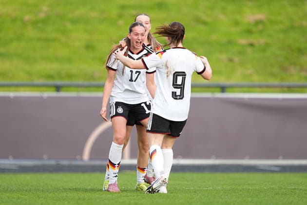 16 04 2026, xydrx, Soccer, International match, European Championship Qualification U19 Women, Germany France, Uhlenkrug Stadium Goal celebration after the goal to 2 1 for Germany by scorer Helen Boerner GER, 17 together with Zoe Schick GER,7 and Leonie Koepp GER, 9 DFB regulations prohibit any use of photographs as image sequences and or quasi video Copyright: HMBxMedia YannisxDreimann