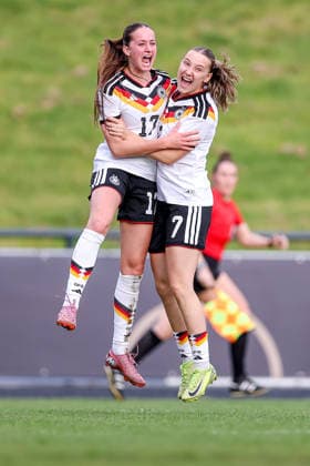16 04 2026, Essen, Football, UEFA Womens UNDER 19 Championship qualification, Germany France, Stadion Uhlenkrug, Season 2025 2026 Goal celebration after the goal to 2 1 by scorer Helen Börner Germany U19 17 together with Zoe Schick Germany U19 07 DFB regulations prohibit any use of photographs as image sequences and or quasi video Nordrhein Westfalen Germany