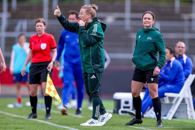 16 04 2026, Essen, Football, UEFA Womens UNDER 19 Championship qualification, Germany France, Stadion Uhlenkrug, Season 2025 2026 Head coach Melanie Behringer Coach Germany U19 hc gesticulating on the sidelines DFB regulations prohibit any use of photographs as image sequences and or quasi video North Rhine-Westphalia Germany