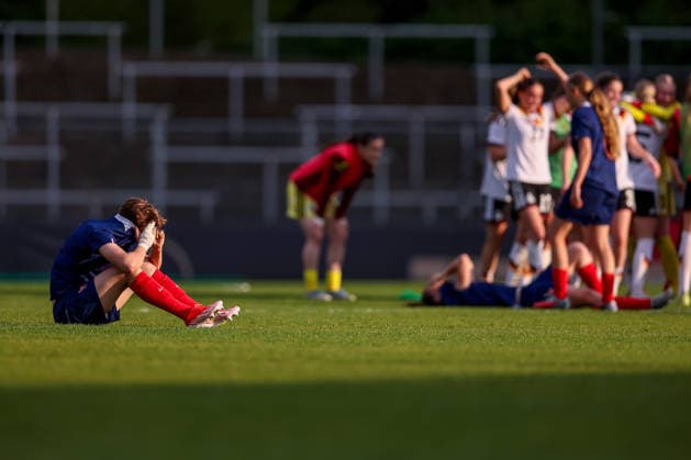 16 04 2026, Essen, Football, UEFA Womens UNDER 19 Championship qualification, Germany France, Stadion Uhlenkrug, Season 2025 2026 Juliane Denizot France U19 04 disappointed Disappointment after the 1 2 defeat sitting on the pitch DFB regulations prohibit any use of photographs as image sequences and or quasi video North Rhine-Westphalia Germany