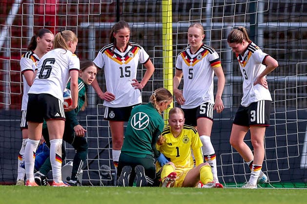 16 04 2026, Essen, Football, UEFA Womens UNDER 19 Championship qualification, Germany France, Stadion Uhlenkrug, Saison 2025 2026 Janne Krumme Germany U19 01 injured on the pitch DFB regulations prohibit any use of photographs as image sequences and or quasi video Nordrhein Westfalen Germany
