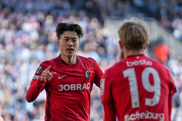 Spain, football, UEFA Europa League, quarter-final, second leg, 2025 2026, RC Celta de Vigo vs SC Freiburg, 16 04 2026, Estadio Balaidos, Vigo, Yuito Suzuki SC Freiburg, 14 goal celebration, emotions, goal shot, goal finish, goal, goal, Jan Niklas Beste SC Freiburg, 19 Vigo Estadio Balaidos Galicia, Pontevedra Spain Copyright: xArnexAmbergx