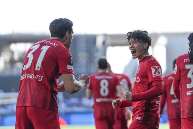 Spain, Football, UEFA Europa League, quarter-final, second leg, 2025 2026, RC Celta de Vigo vs SC Freiburg, 16 04 2026, Estadio Balaidos, Vigo, Igor Matanovic SC Freiburg, 31 and Yuito Suzuki SC Freiburg, 14 goal celebration, emotions, goal shot, goal finish, goal success, goal, goal Vigo Estadio Balaidos Galicia, Pontevedra Spain Copyright: xArnexAmbergx
