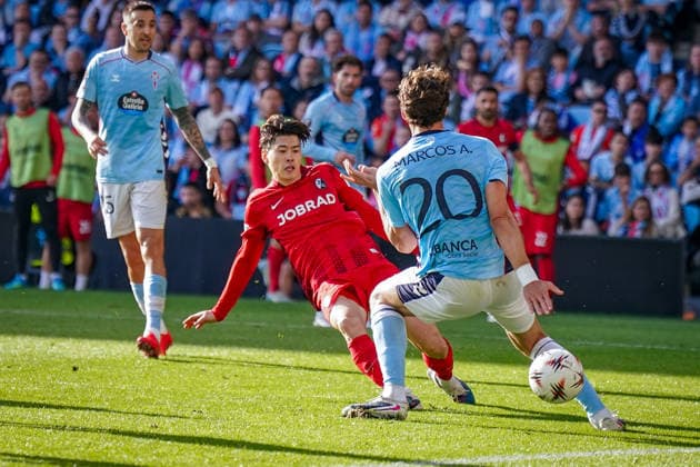 Spain Football UEFA Europa League 2025 2026, quarter-final second leg Celta Vigo vs SC Freiburg Balaidos Vigo Goal and shot on goal to 2-0 by Yuito Suzuki SC Freiburg, 14 Joy, emotions, jubilation Copyright: xJOERANxSTEINSIEKx