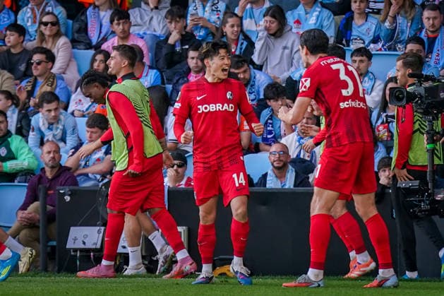 Spain Football UEFA Europa League 2025 2026, quarter-final second leg Celta Vigo vs SC Freiburg Balaidos Vigo Goal and goal celebration to 2 0 by Yuito Suzuki SC Freiburg, 14 Joy, emotions, jubilation Copyright: xJOERANxSTEINSIEKx