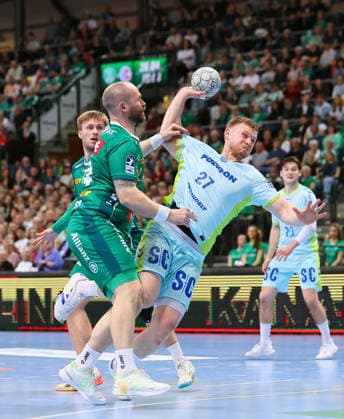 DHfK Leipzig Gummersbach Handball Bundesliga Leipzig, 16 04 2026, ARENA Leipzig, Matchday 21,Handball Bundesliga , SC DHFK Leipzig vs VfL Gummersbach , In the picture from l Moritz Preuss 24, Leipzig and Kristjan Horzen 27, Gummersbach , Picture Point