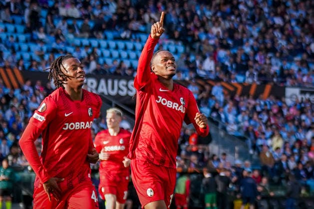 Spain Football UEFA Europa League 2025 2026, quarter-final second leg Celta Vigo vs SC Freiburg Balaidos Vigo Jordy Makengo SC Freiburg, 33 Johan Manzambi SC Freiburg, 44 Joy, emotions, cheers, gesture, gesture, emotion Copyright: xJOERANxSTEINSIEKx