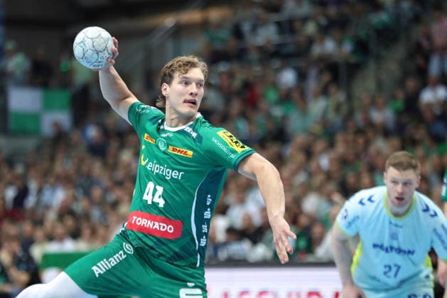 Handball DAIKIN HBL, SC DHfK Leipzig VfL Gummersbach 16 04 2026 Blaer Hinriksson 44, SC DHfK Leipzig throws a seven-meter penalty Handball, DAIKIN HBL, 1 Bundesliga, Saison 2025 2026, 21 Spieltag Nachholer SC DHfK Leipzig vs VfL Gummersbach am 16 04 2026 in der Quarterback Immobilien Arena Leipzig Copyright: xBEAUTIFULxSPORTS JanxKaeferx