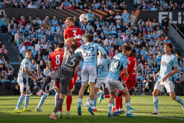 Players seen during UEFA Europa League quarterfinal game between teams of RC Celta de Vigo and SC Freiburg at Estadio de Balaidos (Marta Lopez Ball Raw Images PT) Vigo Estadio de Balaidos Spain Copyright: xMartaxLopezx ML_CELvSB-14