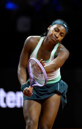 Coco Gauff USA Applause for opponent Gesture Gesture Tennis Ladies Porsche Cup Porsche Tennis Grand Prix GP Stuttgart 2026 Porsche Arena 11 19 04 2026 DFL REGULATIONS PROHIBIT ANY USE OF PHOTOGRAPHS AS IMAGE SEQUENCES AND OR QUASI VIDEO Tennis Ladies Porsche Cup Porsche Tennis Grand Prix GP Stuttgart 2026