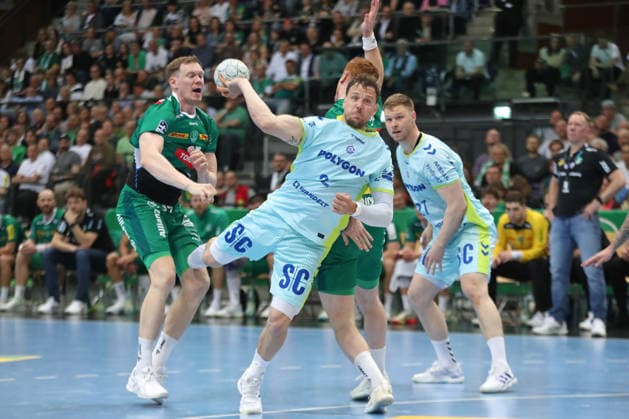 Handball DAIKIN HBL, SC DHfK Leipzig VfL Gummersbach 16 04 2026 Kentin Mahe 22, VfL Gummersbach throws handball, DAIKIN HBL, 1 Bundesliga, Season 2025 2026, 21 Matchday catch-up SC DHfK Leipzig vs VfL Gummersbach on 16 04 2026 at Quarterback Immobilien Arena Leipzig Copyright: xBEAUTIFULxSPORTS JanxKaeferx