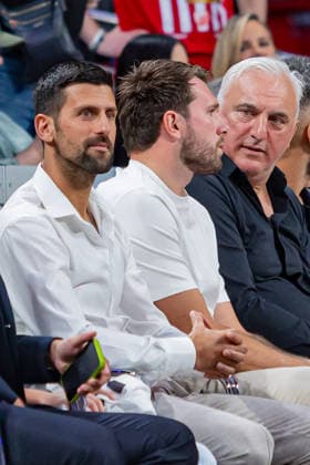 ESP Real Madrid v Crvena Zvezda Meridianbet Belgrade Euroleague Luka Doncic and Novak Djokovic during the Euroleague match, between Real Madrid and Crvena Zvezda Meridianbet Belgrade played at Movistar Arena Stadium on April 16, 2026 in Madrid Spain Madrid Spain Basketball Copyright: xAlbaxPachecox xAgenciaxLOFx