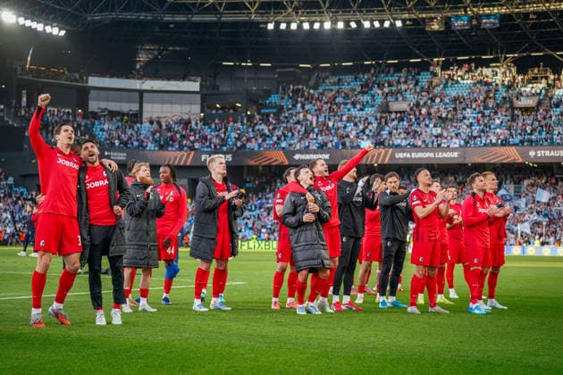 Spain Football UEFA Europa League 2025 2026, quarter-final second leg Celta Vigo vs SC Freiburg Balaidos Vigo Joy, emotions, jubilation for the Freiburg team after the final whistle and their place in the semi-finals Copyright: xJOERANxSTEINSIEKx
