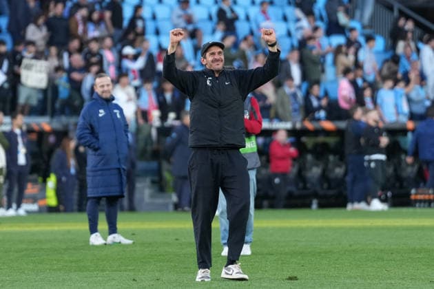 Spain, Football, UEFA Europa League, quarter-final, second leg, 2025 2026, RC Celta de Vigo vs SC Freiburg, 16 04 2026, Estadio Balaidos, Vigo, cheers, emotions, The team celebrates reaching the semi-finals, Julian Schuster SC Freiburg, Coach Vigo Estadio Balaidos Galicia, Pontevedra Spain Copyright: xArnexAmbergx