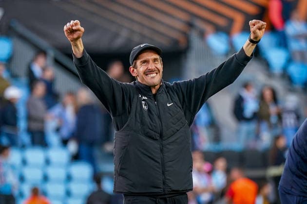 Spain Football UEFA Europa League 2025 2026, quarter-final second leg Celta Vigo vs SC Freiburg Balaidos Vigo Joy, emotions, jubilation at Julian Schuster SC Freiburg, coach gesture, gesture, facial expression, facial expression, emotion Copyright: xJOERANxSTEINSIEKx
