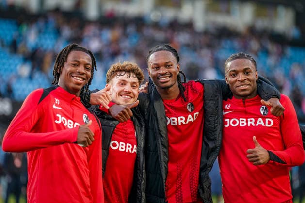 Spain Football UEFA Europa League 2025 2026, quarter-final second leg Celta Vigo vs SC Freiburg Balaidos Vigo Joy, emotions, jubilation, gesture, gesture, emotion Johan Manzambi SC Freiburg, 44 Philipp Treu SC Freiburg, 29 Jordy Makengo SC Freiburg, 33 Bruno Ogbus SC Freiburg, 43 Copyright: xJOERANxSTEINSIEKx