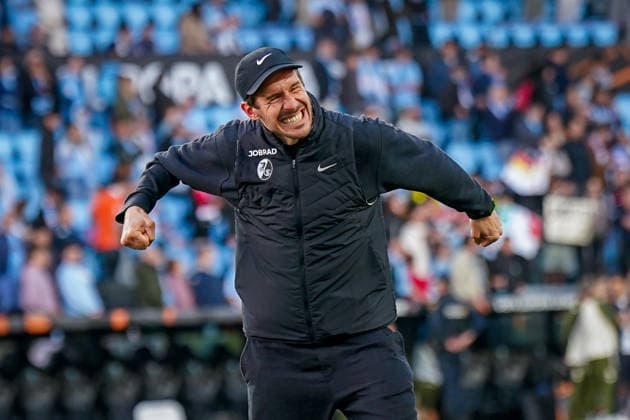 Spain Football UEFA Europa League 2025 2026, quarter-final second leg Celta Vigo vs SC Freiburg Balaidos Vigo Joy, emotions, jubilation at Julian Schuster SC Freiburg, coach gesture, gesture, facial expression, facial expression, emotion Copyright: xJOERANxSTEINSIEKx