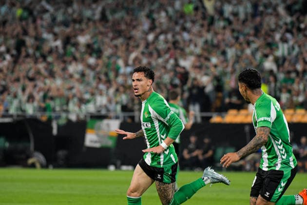 Real Betis Balompie v SC Braga - UEFA Europa League SEVILLA, SPAIN - APRIL 16: Antony of Real Betis Balompie celebrate his goal during the UEFA Europa League 2025 26 Quarter-Final match between SC Braga and Real Betis Balompie at Estadio Estadio La Cartuja on April 16, 2026 in Sevilla, Spain (Photo by Samuel Carreno) Sevilla Sevilla Andalucia Spain Copyright: xSamuelxCarrenox 000_2062