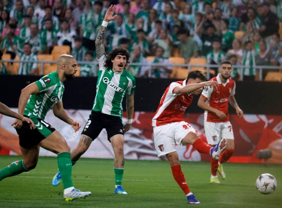 SEVILLE 16 04 2026 LA CARTUJA STADIUM UEFA EUROPA LEAGUE QUARTER-FINAL RETURN MATCH REAL BETIS SPORTING BRAGA archsev PHOTO MANUEL GOMEZ GORBY AND BELLERIN Copyright: xMANUxGOMEZx