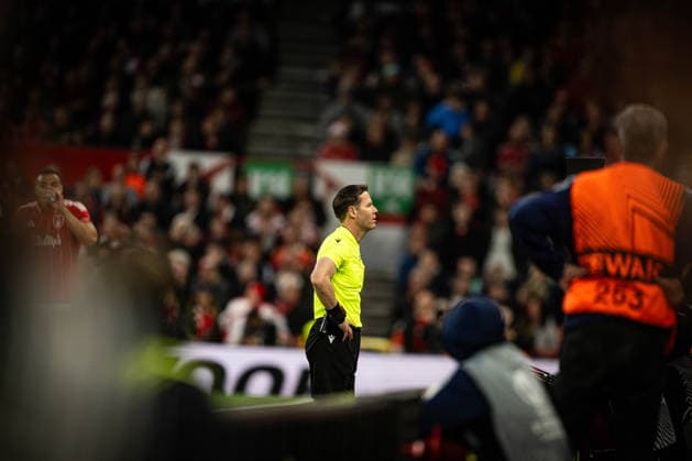 RECORD DATE NOT STATED 16th April 2026; The City Ground, Nottingham, England; UEFA Europa League Football, Nottingham Forest versus Porto; Referee Danny Makkelie (NED) reviews the VAR screen before sending off Jan Bednarek of FC Porto in the 8th minute GodfreyxPitt