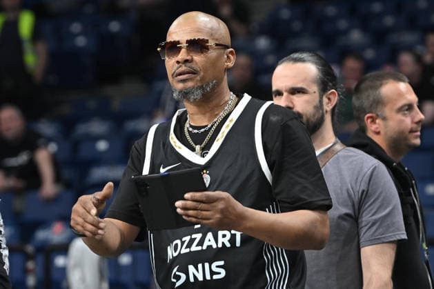 PARTIZAN vs BASKONIA CARLIK JONES Karlik Dzons father basketball Partizan vs Kosner Baskonia Vitoria Gasteiz Euroleague Beogradska arena, Belgrade 16.04.2026 Foto: BASKETBALL, EUROLEAGUE, PARTIZAN, KOSNER BASKONIA VITORIA GASTEIZ Belgrade Belgrade arena Serbia Copyright: xMarkoxMetlas xMNxPressx