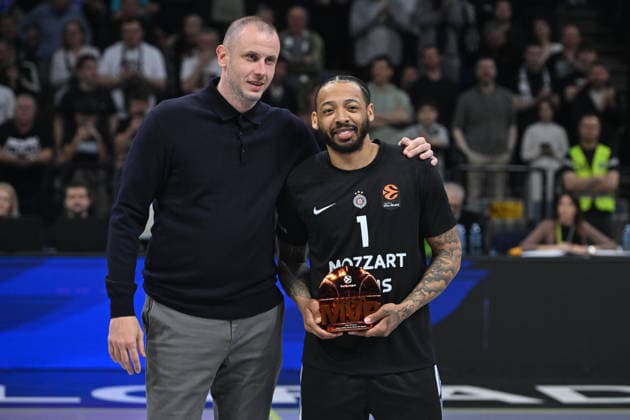 PARTIZAN vs BASKONIA NOVICA VELICKOVIC and CARLIK JONES Karlik Dzons basketball Partizan vs Kosner Baskonia Vitoria Gasteiz Euroleague Beogradska arena, Belgrade 16.04.2026 Foto: BASKETBALL, EUROLEAGUE, PARTIZAN, KOSNER BASKONIA VITORIA GASTEIZ Belgrade Belgrade arena Serbia Copyright: xMarkoxMetlas xMNxPressx