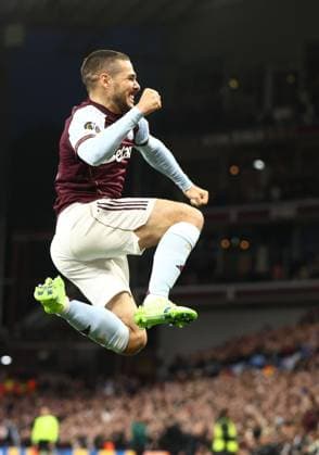 Emi Buendia of Aston Villa celebrates a goal 2-0. Aston Villa v Bologna, UEFA Europa League, Quarter Final, Second Leg, Football, Villa Park, Birmingham, UK - 16 Apr 2026Birmingham Villa Park United Kingdom EDITORIAL USE ONLY No use with unauthorised audio, video, data, fixture lists, club league logos or live services. Online in-match use limited to 120 images, no video emulation. No use in betting, games or single club league player publications. Copyright: xRyanxBrowne Shutterstockx 16828672br