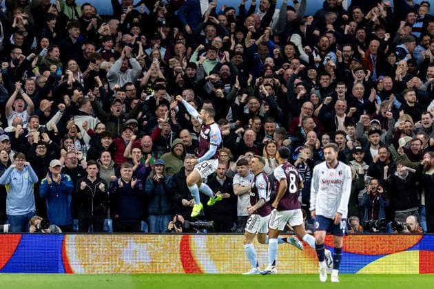 Aston Villa v Bologna, Europa League GOAL scores 2-0 Aston Villa midfielder Emi Buendia (10) scores and celebrates during the Europa League match between Aston Villa and Bologna at Villa Park, Birmingham, UK on 16 April 2026. Birmingham Villa Park West Midlands UK Editorial use only , Copyright: xManjitxNarotrax PSI-24080-0013