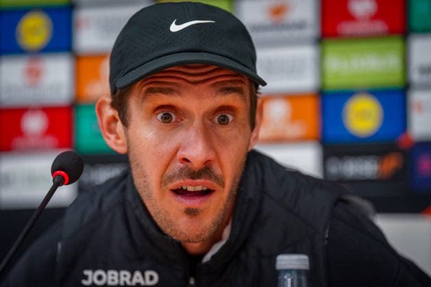 Spain Football UEFA Europa League 2025 2026, quarter-final second leg Celta Vigo vs SC Freiburg Balaidos Vigo Julian Schuster SC Freiburg, coach press conference, media, facial expression, facial expression, emotion Copyright: xJOERANxSTEINSIEKx