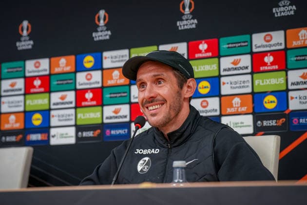 Spain Football UEFA Europa League 2025 2026, quarter-final second leg Celta Vigo vs SC Freiburg Balaidos Vigo Julian Schuster SC Freiburg, coach press conference, media, facial expression, facial expression, emotion Copyright: xJOERANxSTEINSIEKx