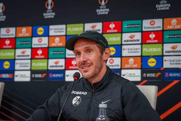 Spain Football UEFA Europa League 2025 2026, quarter-final second leg Celta Vigo vs SC Freiburg Balaidos Vigo Julian Schuster SC Freiburg, coach press conference, media, facial expression, facial expression, emotion Copyright: xJOERANxSTEINSIEKx